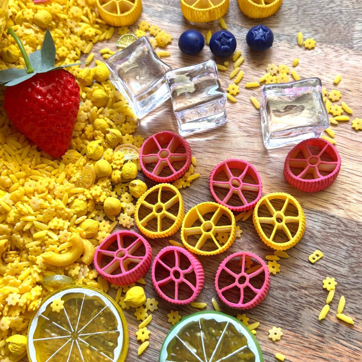Lemonade Stand Scoop & Play Sensory Mix