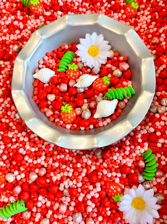 Strawberry sensory kit with printable recipe card for counting and imaginative play.
